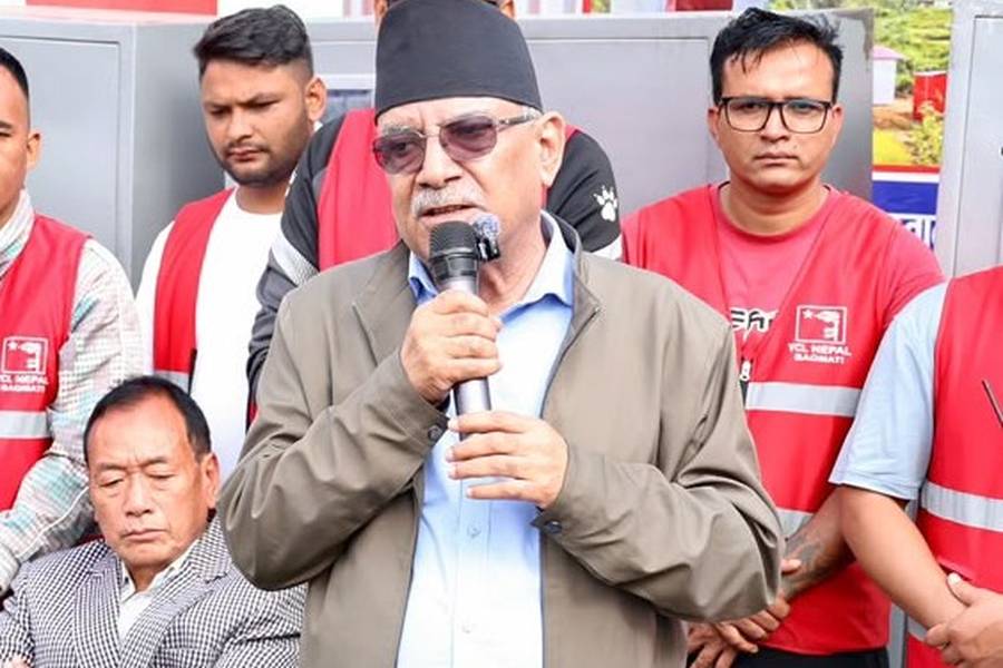 संयोजक प्रचण्डद्वारा वाईसीएलले बनाएका २१ अस्थायी आवास हस्तान्तरण